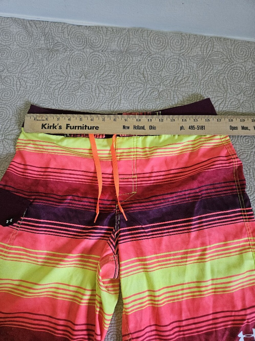 Under Armour Men's Board Shorts, Size 32, Loose Fit, Neon Multicolor - Picture 3 of 7